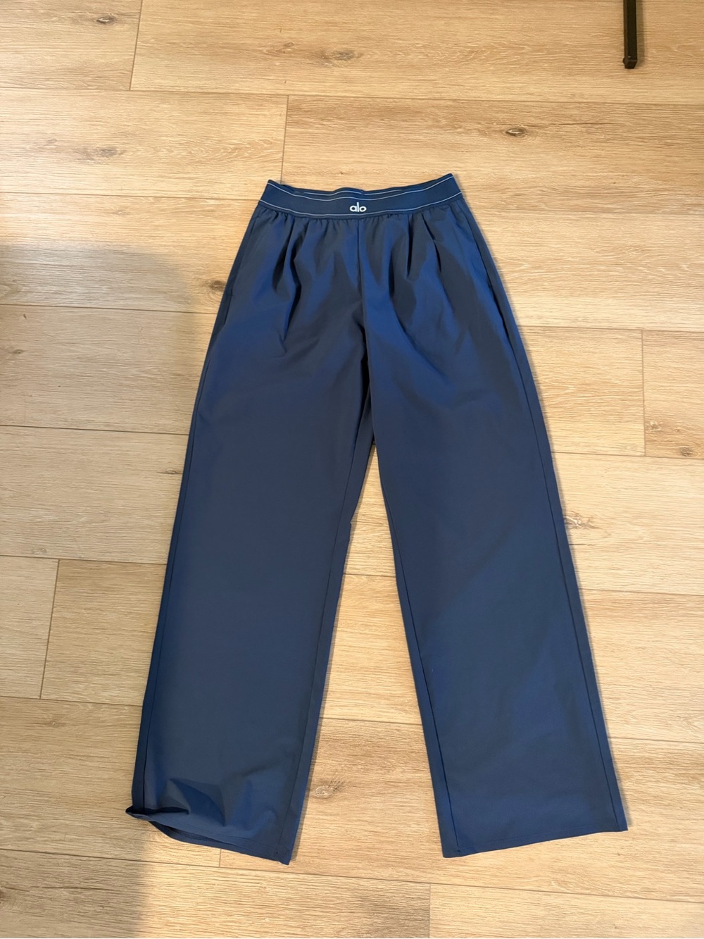 ALO YOGA | medium | Suit Up Trouser - Navy - Picture 2 of 8